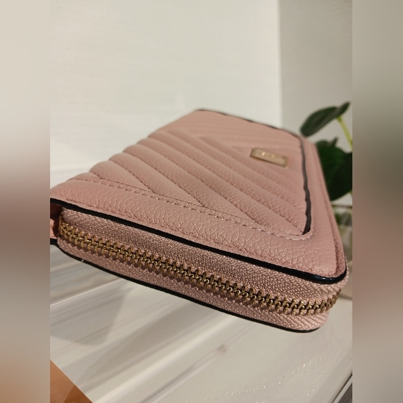 NWT Victoria's Secret - Wallet with Multiple Compartments - Picture 7 of 7